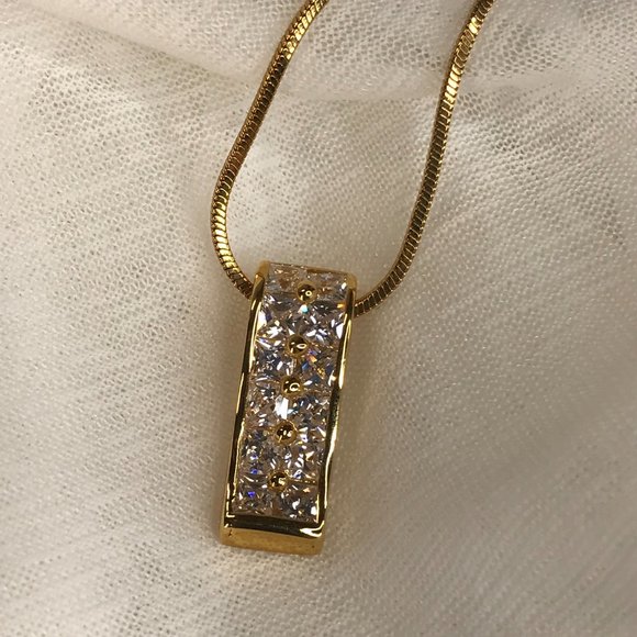 Jewelry - Necklace | Gold Tone & Crystal Pendant